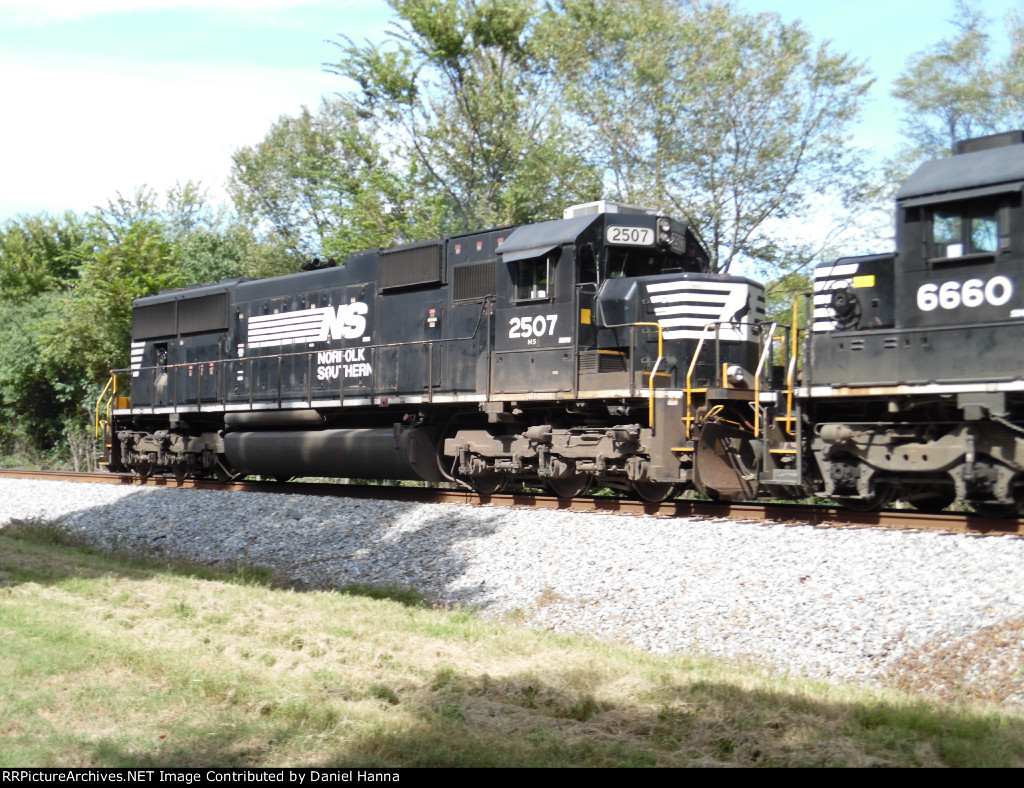 A "THB" SD70 running LHF leads the way 